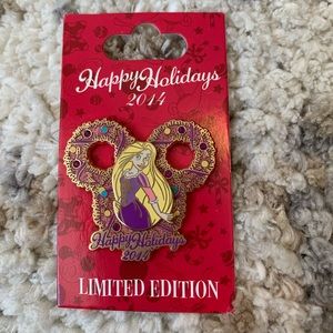 Happy Holidays 2014, Tangled trading pin, Disney Parks, NWT